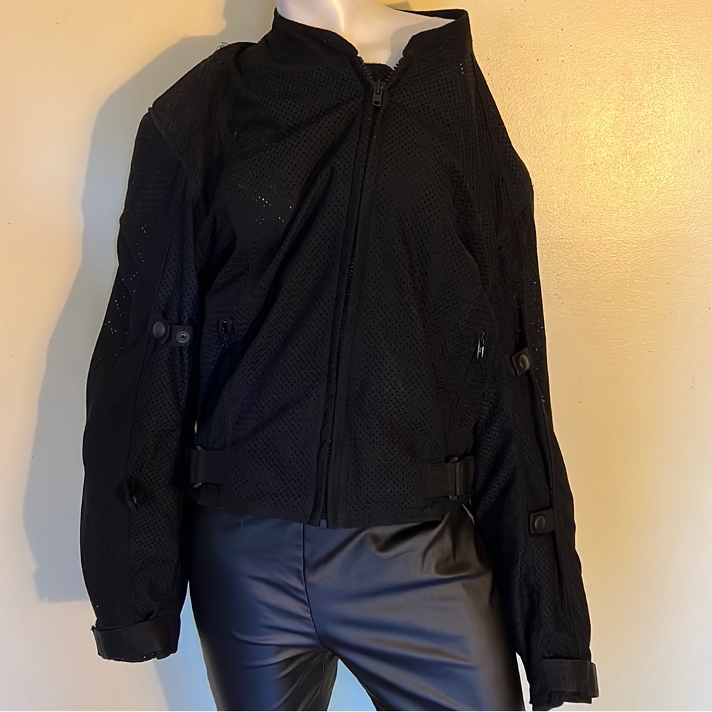 Unisex Air Flow Breathable Armor Jacket. Great Condition, Missing 1 Snap.